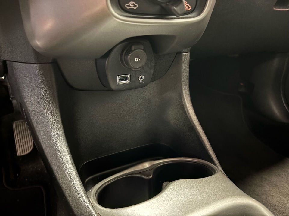 Toyota Aygo 1,0 VVT-i x-play x-touch 5d
