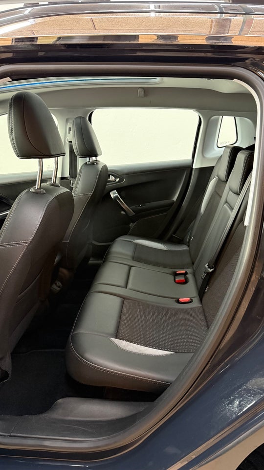 Peugeot 2008 1,2 PureTech 110 Allure Sky EAT6 5d