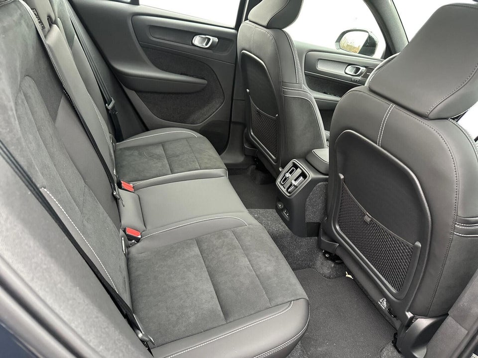 Volvo EX40 Extended Range Black Edition Excess 5d