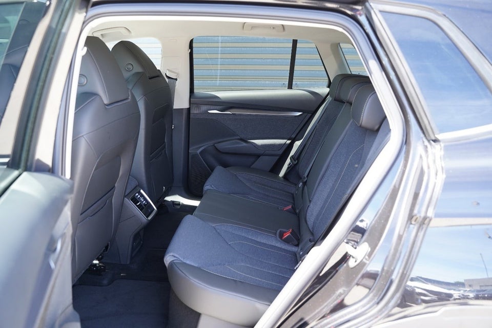 Skoda Elroq 60 iV Loft 5d