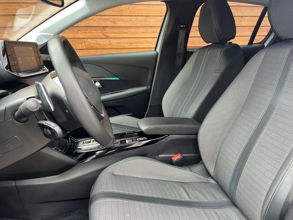 Peugeot 208 1,2 PureTech 100 Allure EAT8 5d