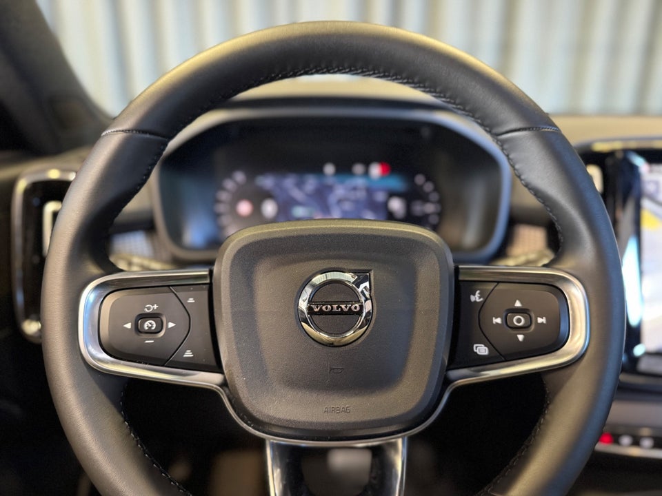 Volvo EX40 Extended Range Black Edition Excess 5d