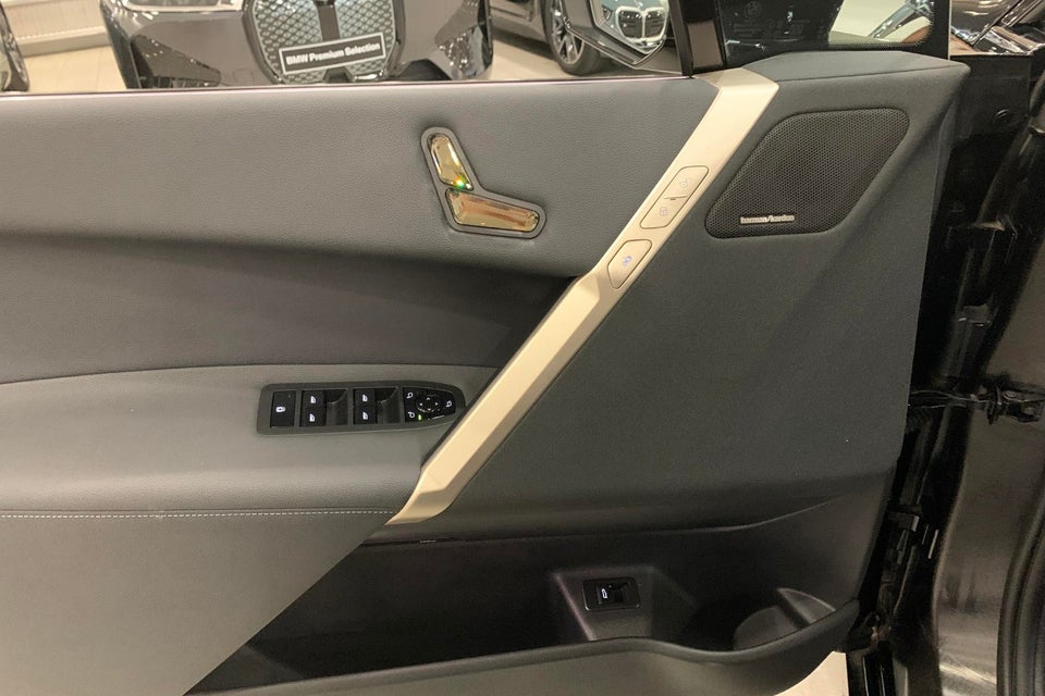 BMW iX xDrive40 Supercharged 5d