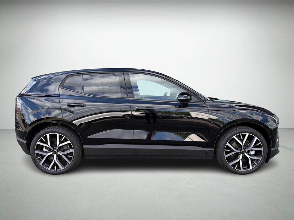 Volvo EX30 Extended Range Black Edition 5d