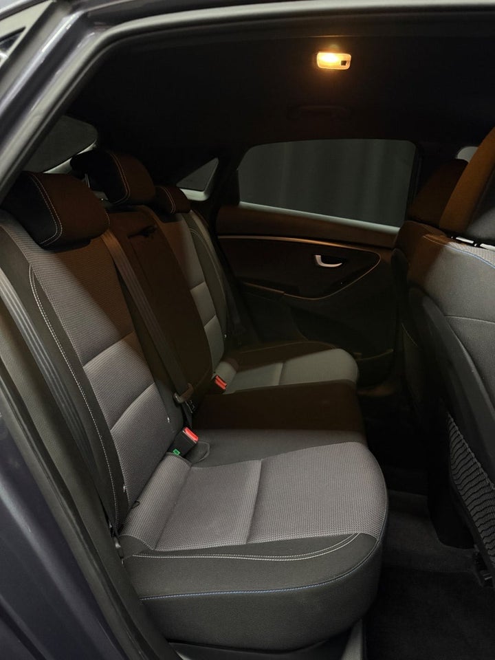 Hyundai i30 1,6 CRDi 110 EM-Edition 5d