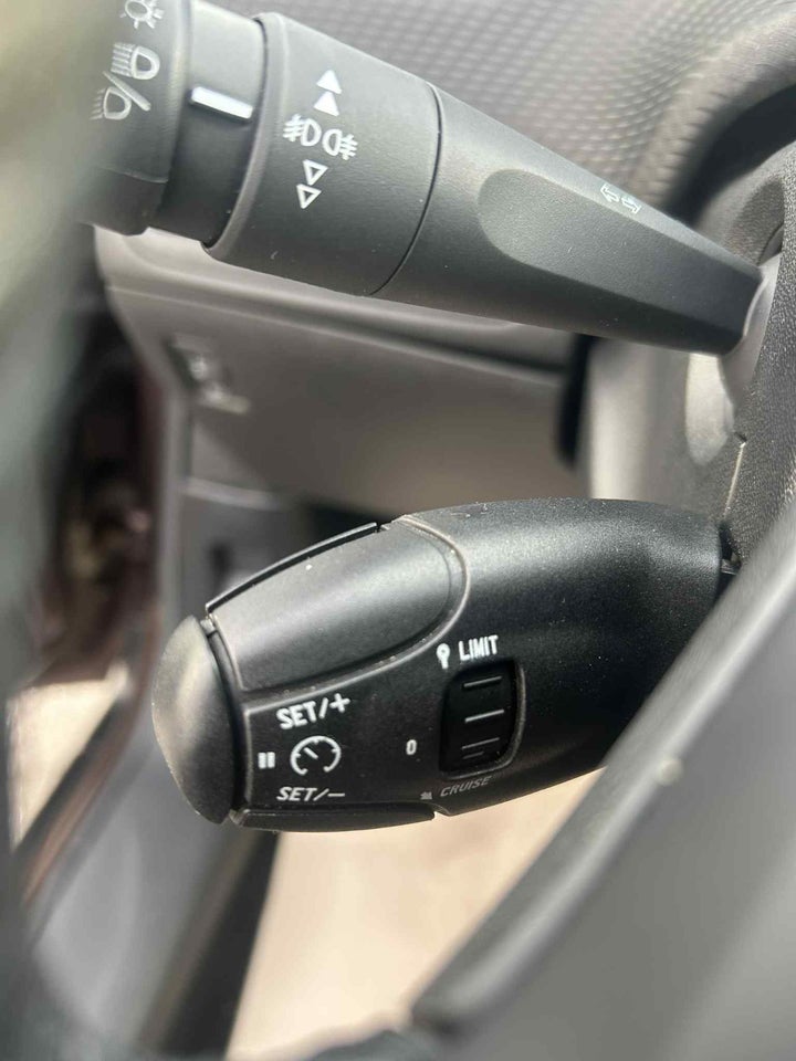 Peugeot 2008 1,2 VTi 82 Active Sky 5d