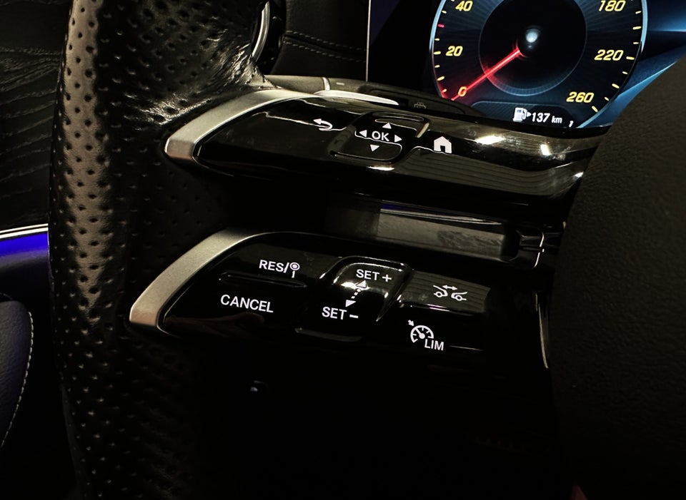 Mercedes E300 de 2,0 AMG Line stc. aut. 5d