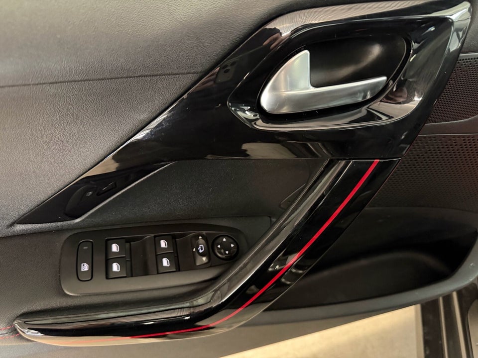 Peugeot 2008 1,6 BlueHDi 120 GT Line Sky 5d