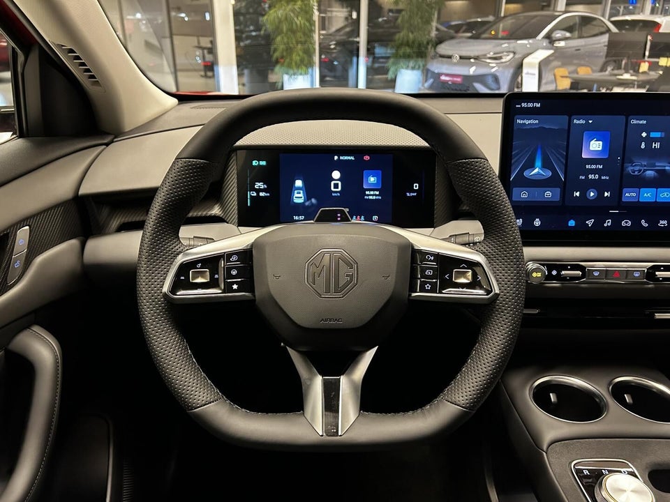 MG MGS5 64 Luxury 5d