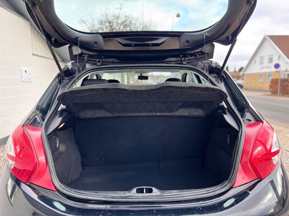 Peugeot 208 1,0 VTi Access 5d