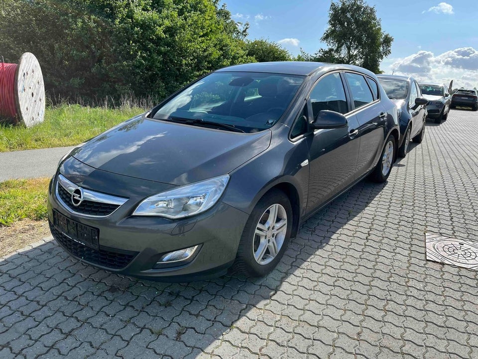 Opel Astra 1,6 Enjoy 5d