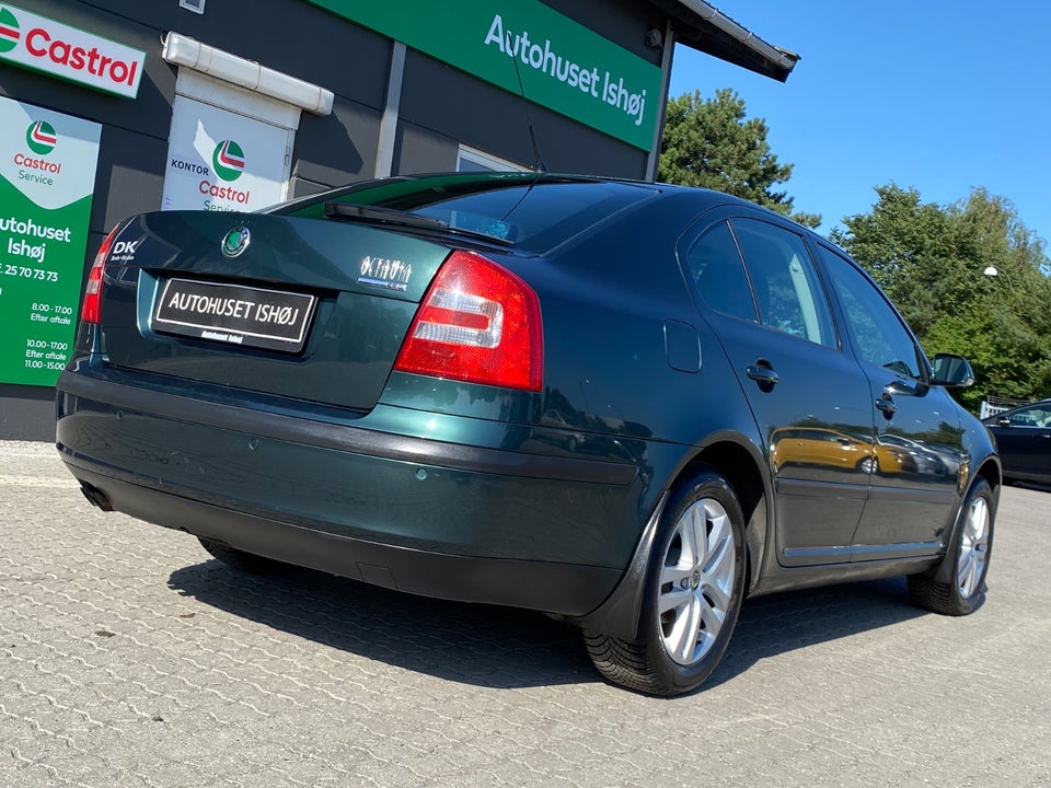 Skoda Octavia 2,0 FSi Elegance 5d