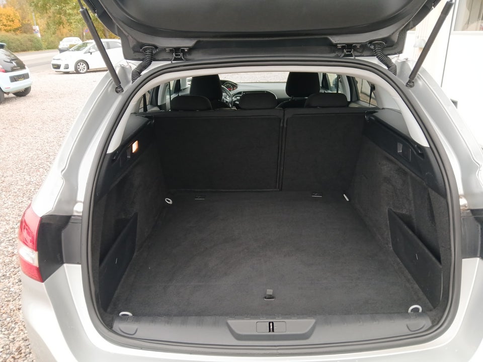 Peugeot 308 1,2 e-THP 110 Active SW 5d