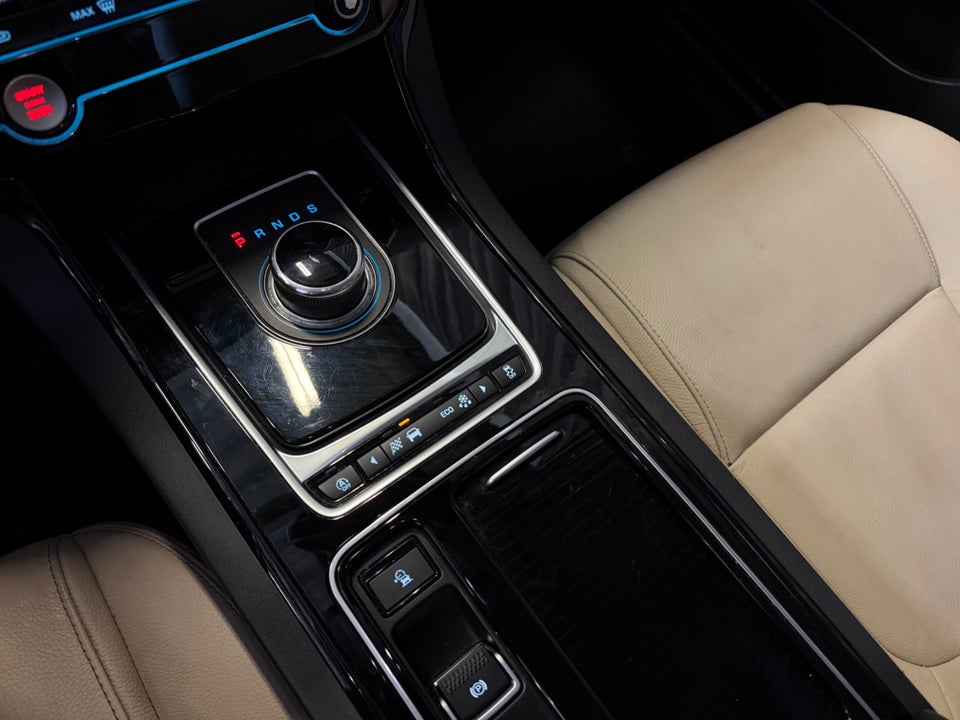 Jaguar XE 2,0 P200 Prestige aut. 4d