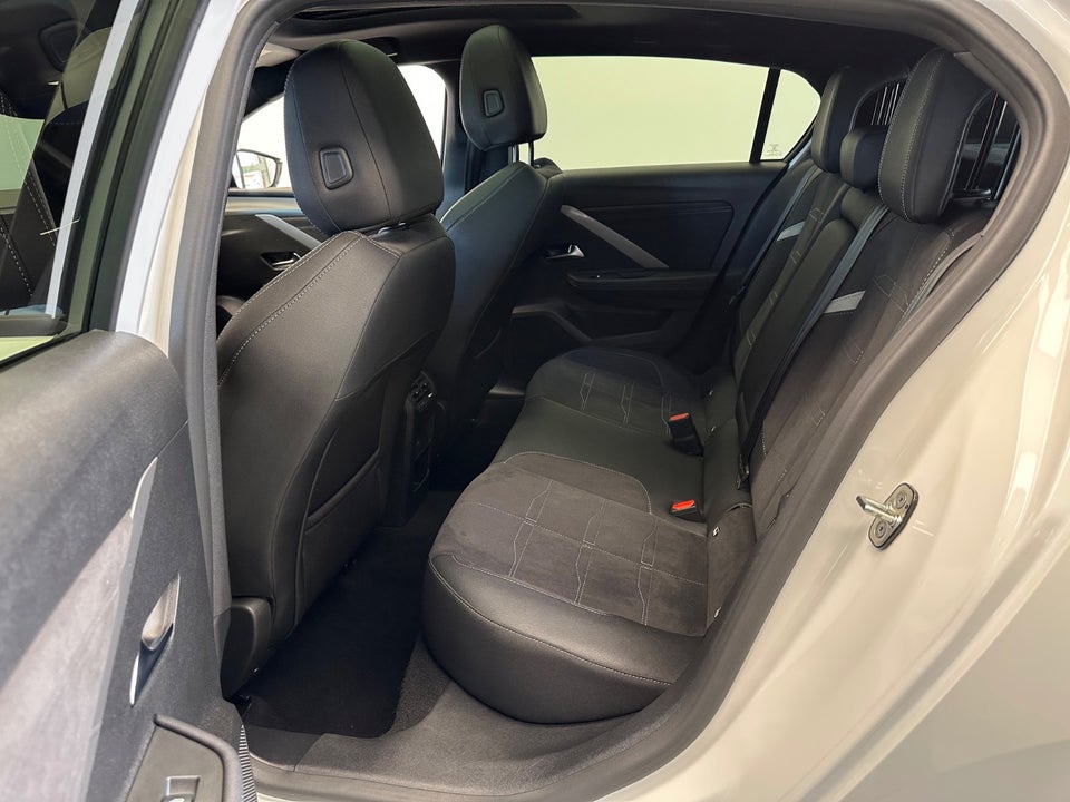 Opel Astra-e 54 Ultimate 5d