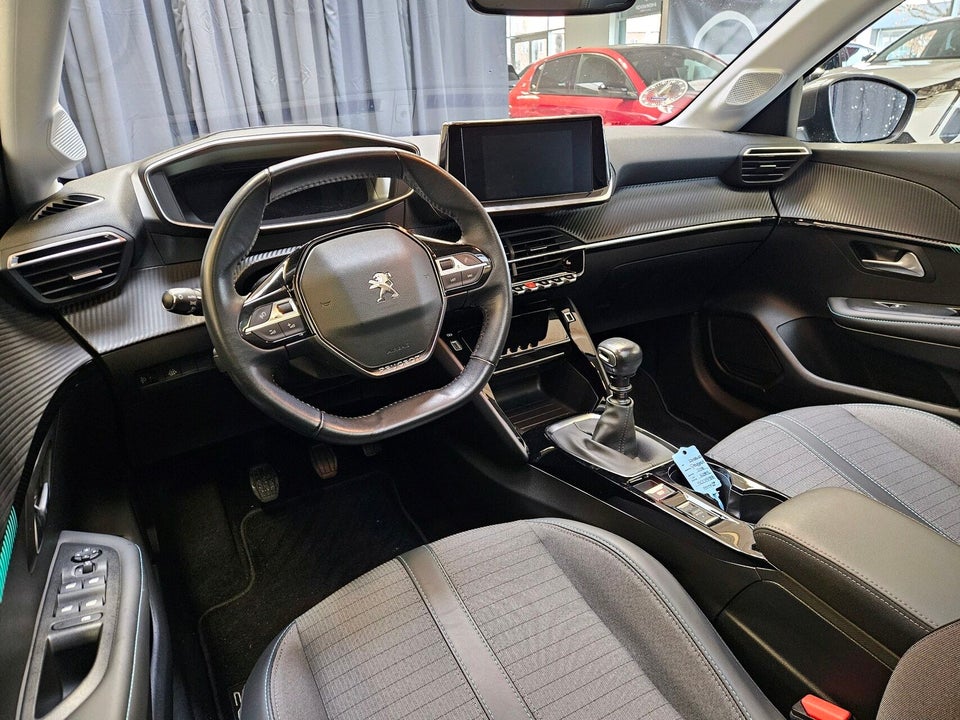 Peugeot 208 1,2 PureTech 100 Allure Sky 5d