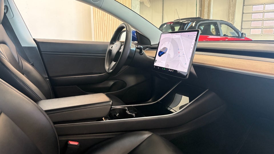 Tesla Model 3 Standard Range+ RWD 4d