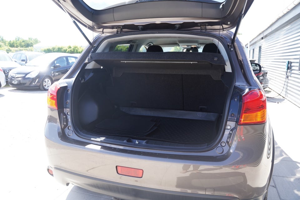 Mitsubishi ASX 1,6 Invite 5d