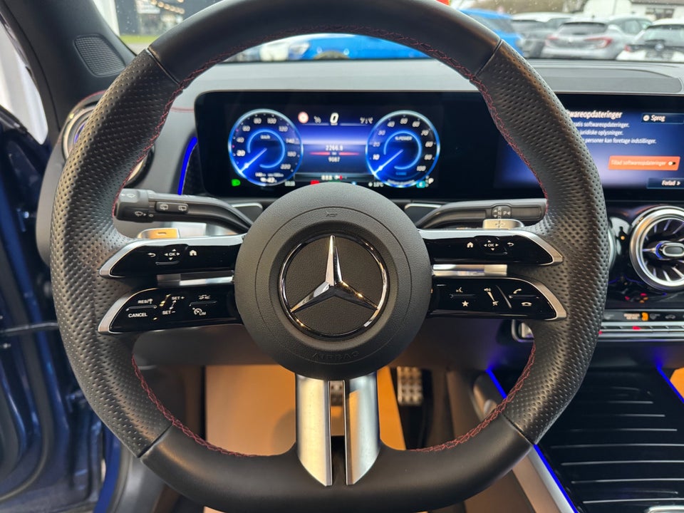 Mercedes EQB300 AMG Line 4Matic 5d