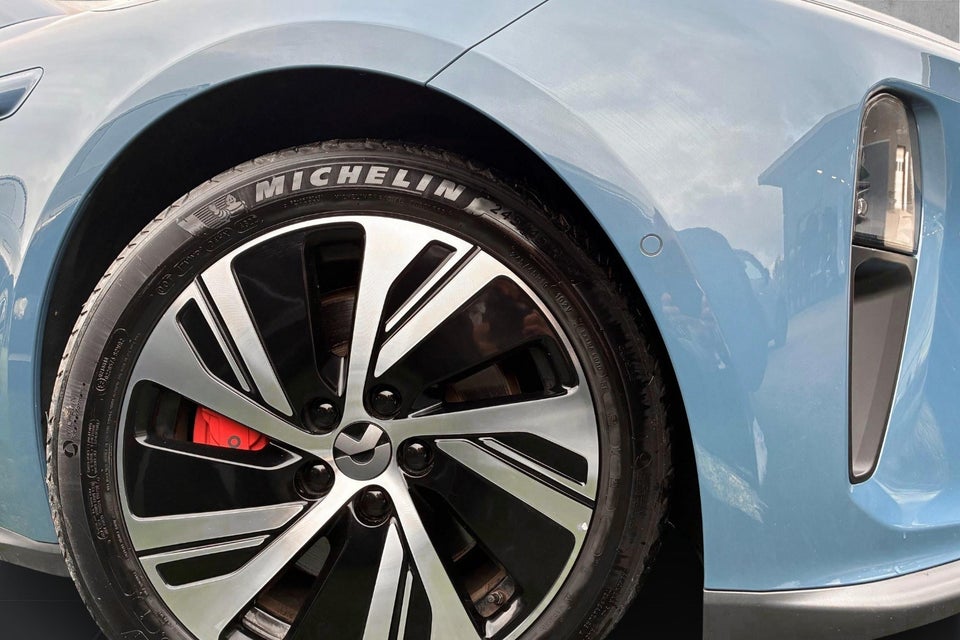 NIO ET5 75 Standard Range 4d