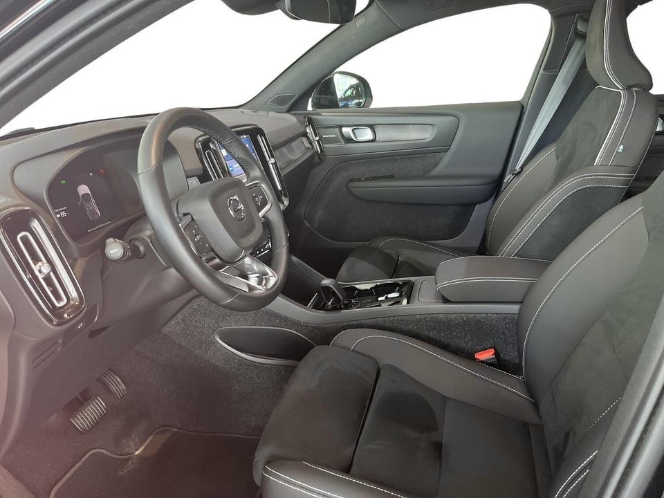 Volvo EC40 Extended Range Black Edition 5d