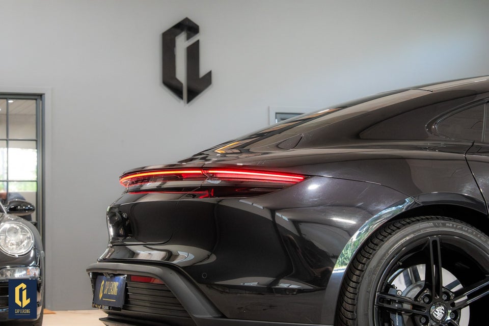 Porsche Taycan 4S Performance+ 4d