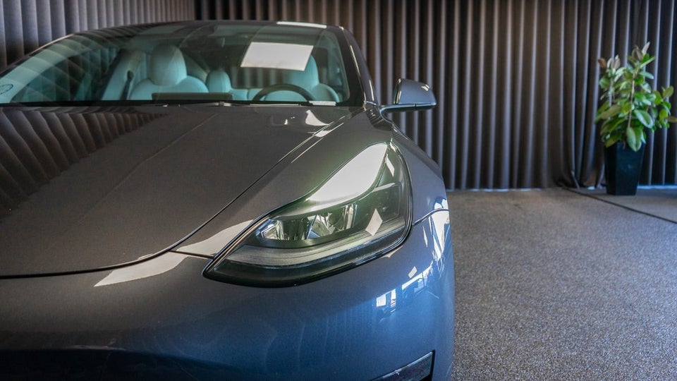 Tesla Model 3 Standard Range+ RWD 4d