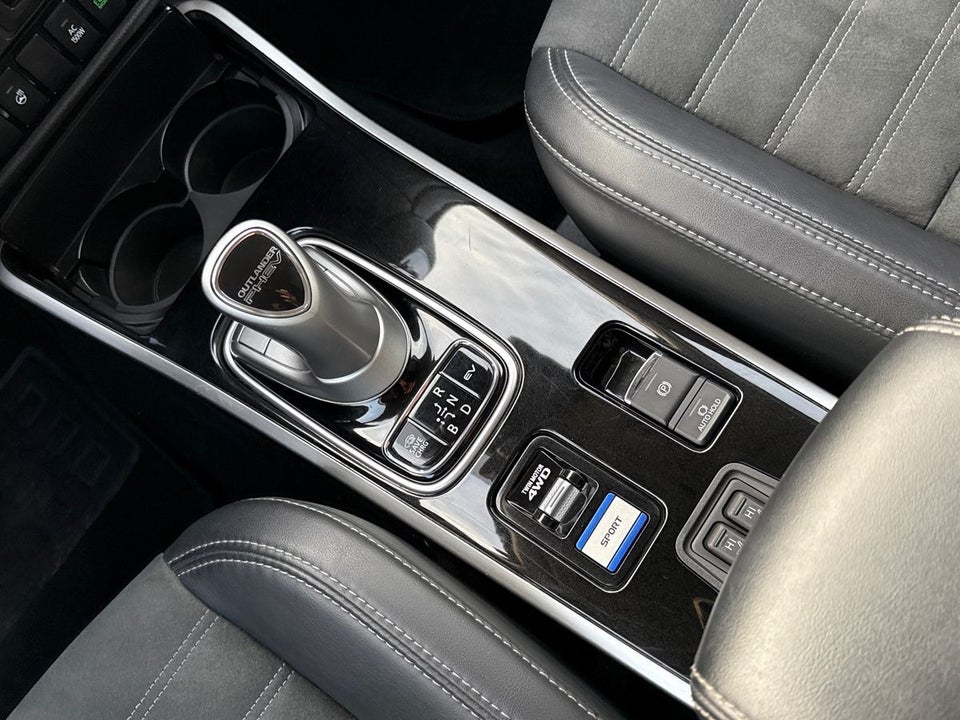 Mitsubishi Outlander 2,4 PHEV Intense CVT 4WD 5d