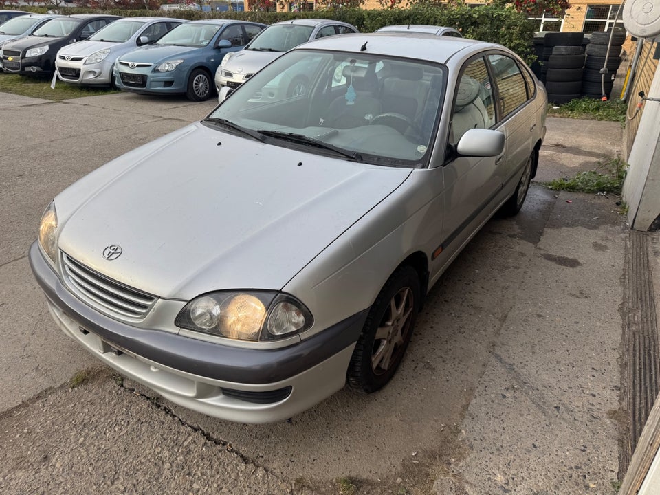 Toyota Avensis 1,8 Sol 5d