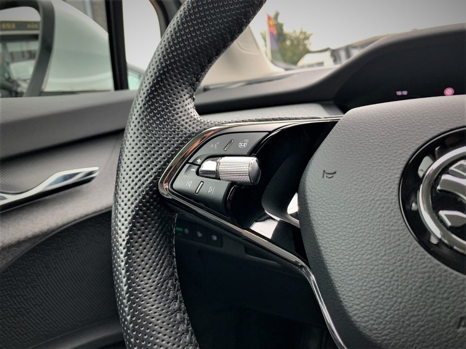 Skoda Enyaq 80 iV Plus Loft 5d