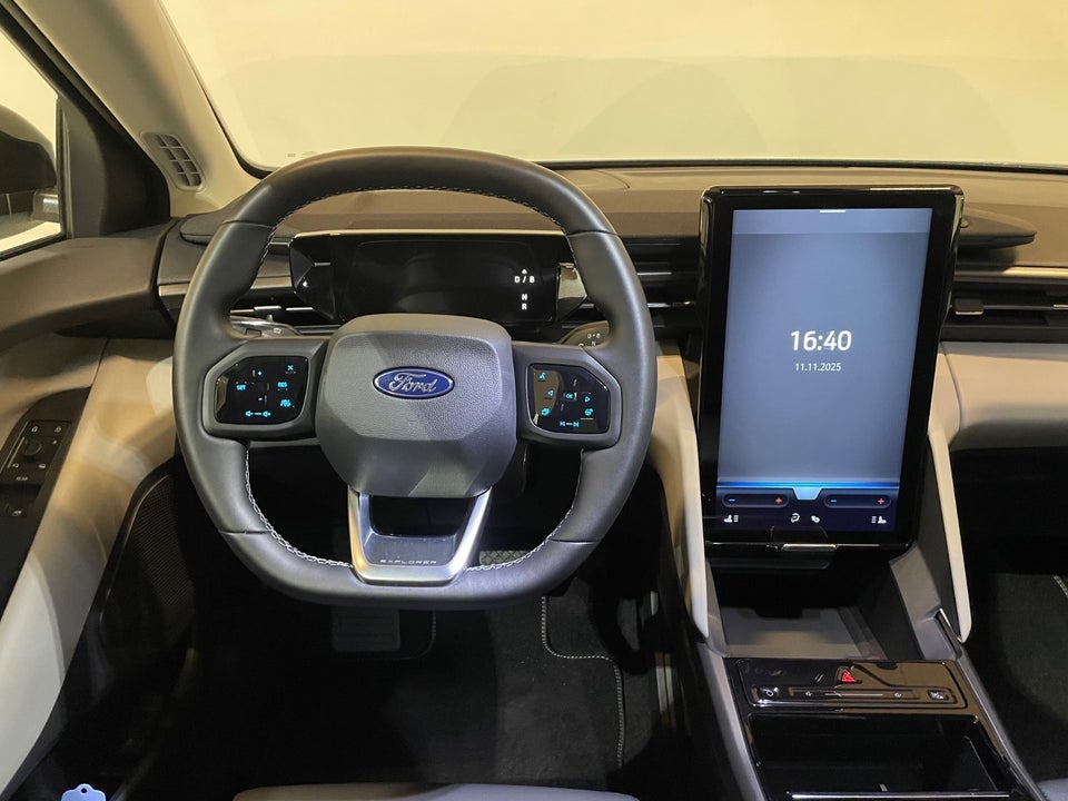 Ford Explorer 82 Select Extended Range 5d