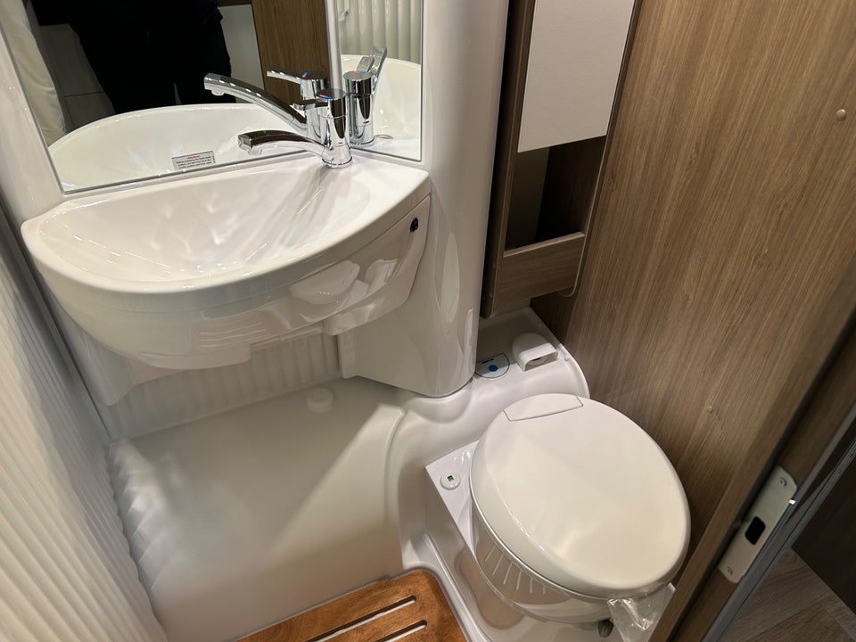 Carado V347 PRO+ 2,2 JTD 140 aut. 2d