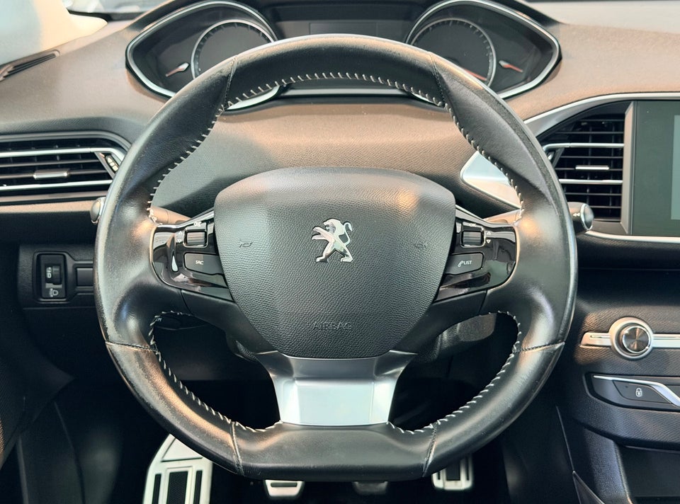 Peugeot 308 1,5 BlueHDi 130 Selection Sky 5d