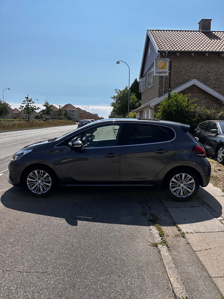 Peugeot 208 1,5 BlueHDi 100 Infinity Sky 5d