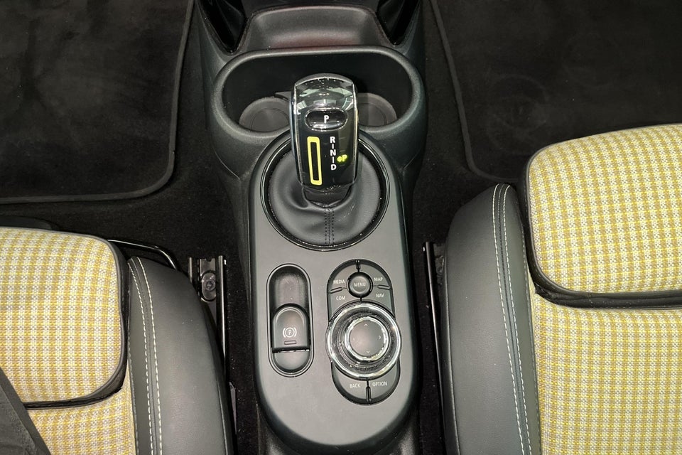 MINI Cooper SE Essential 3d