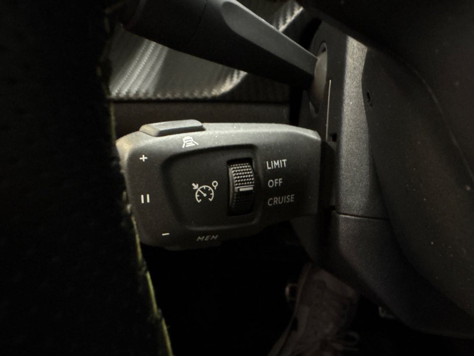 Peugeot e-208 50 GT Sky 5d