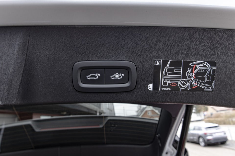 Volvo XC40 P8 ReCharge Twin Pro 5d