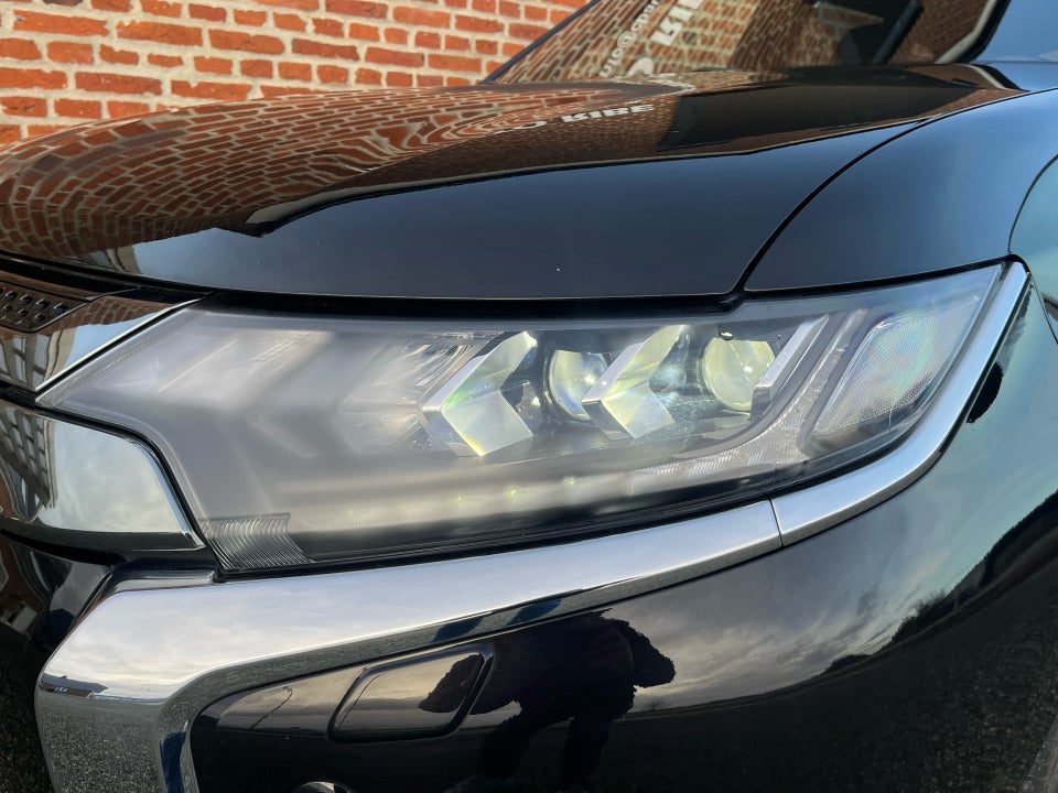 Mitsubishi Outlander 2,4 PHEV Instyle CVT 4WD 5d