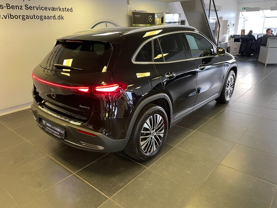 Mercedes EQA300 4Matic 5d