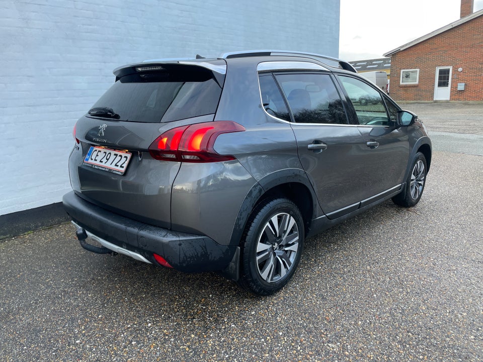 Peugeot 2008 1,6 BlueHDi 100 Selection Sky 5d