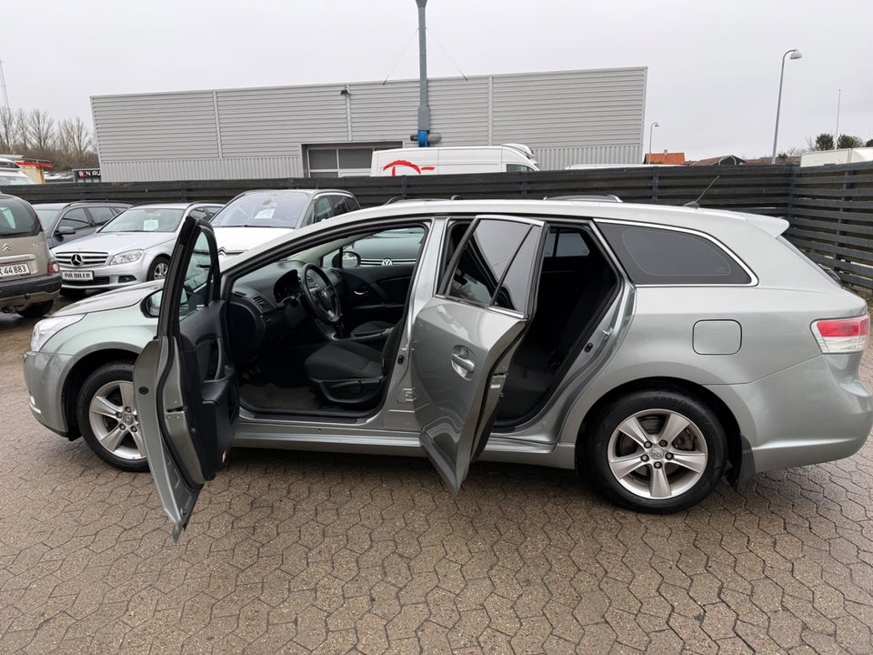 Toyota Avensis 1,6 VVT-i T2 stc. 5d