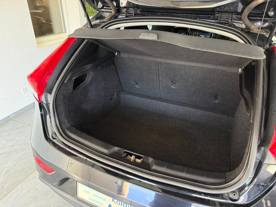 Volvo V40 1,6 D2 115 Kinetic Drive-E 5d