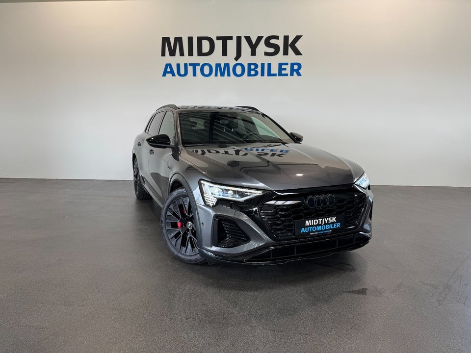Audi Q8 e-tron 55 S-line quattro 5d