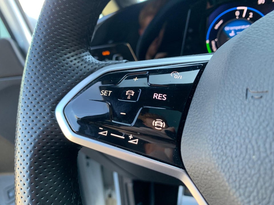 VW Golf VIII 1,4 GTE DSG 5d