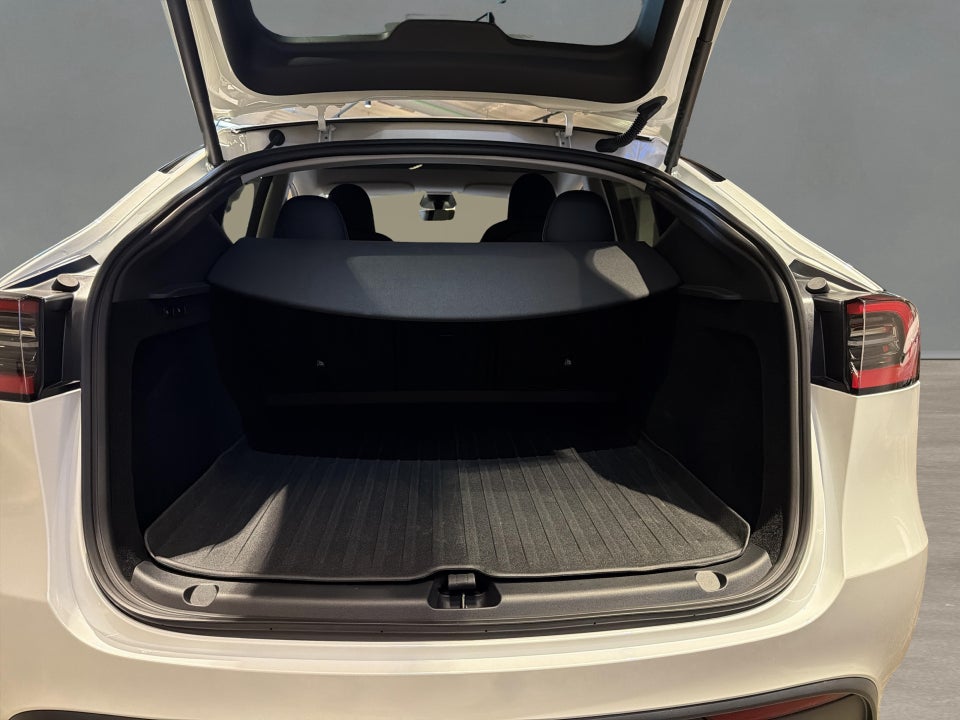 Tesla Model Y RWD 5d