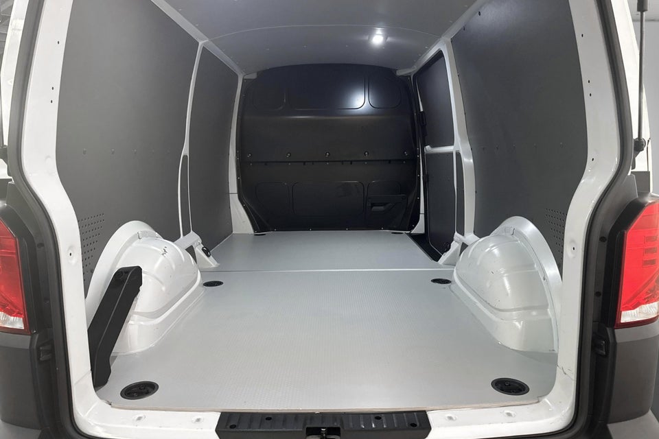 VW Transporter 2,0 TDi 150 Kassevogn DSG lang