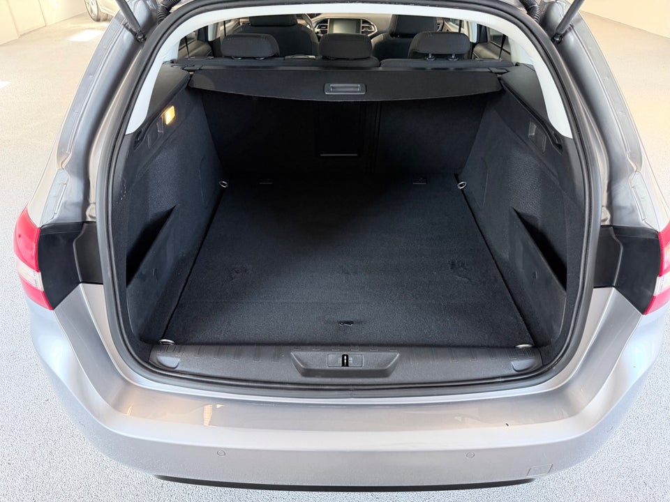 Peugeot 308 1,5 BlueHDi 130 Allure+ Sky SW 5d