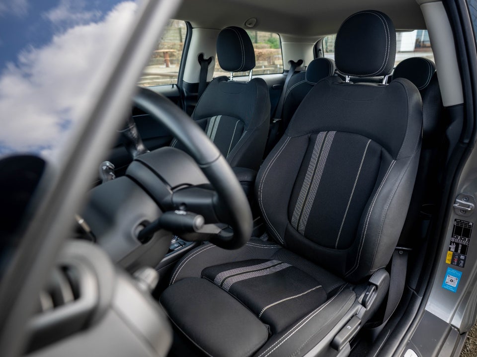 MINI Cooper SE Essential 3d