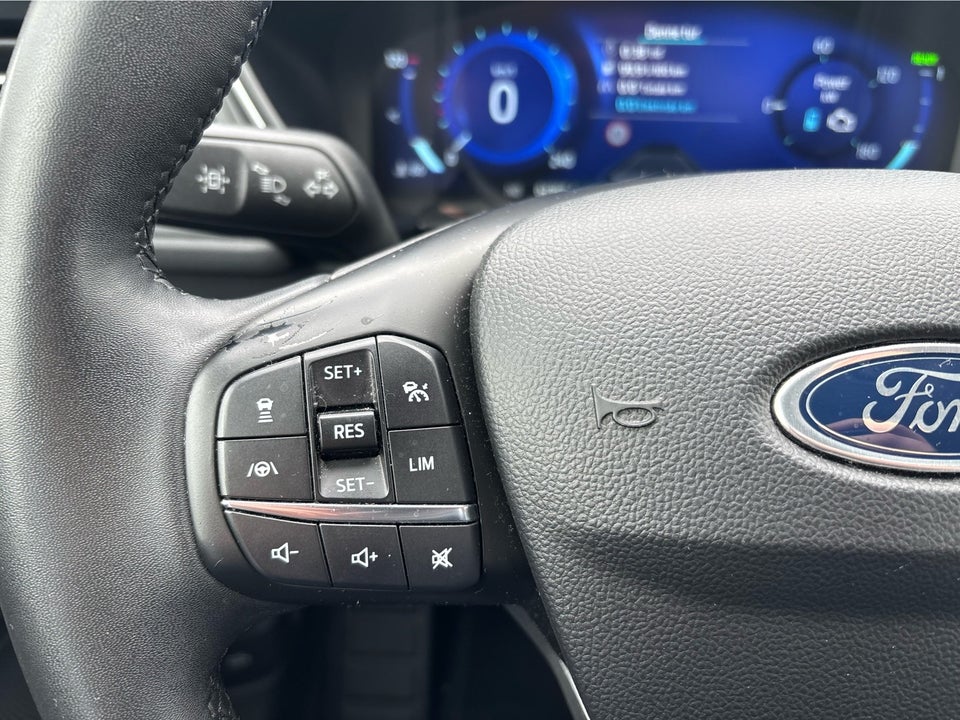 Ford Kuga 2,5 HEV Titanium X CVT 5d