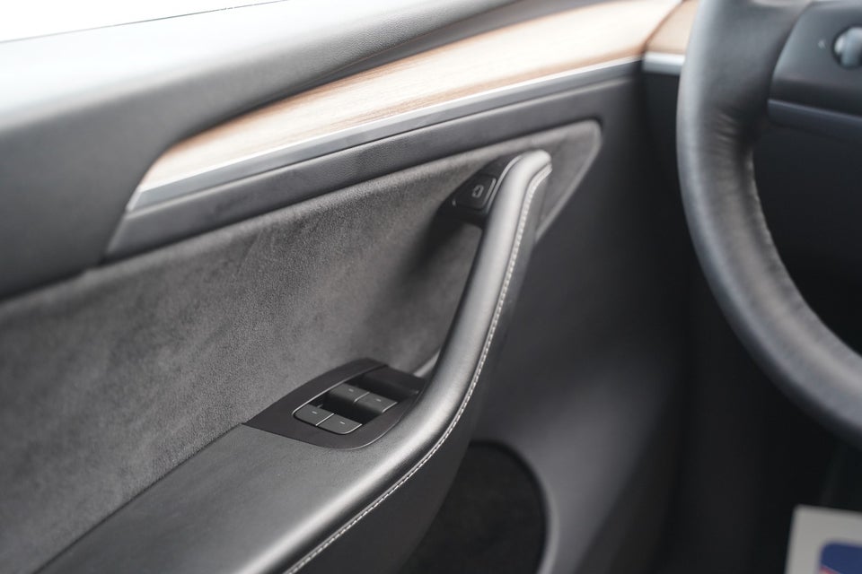 Tesla Model Y Long Range AWD 5d